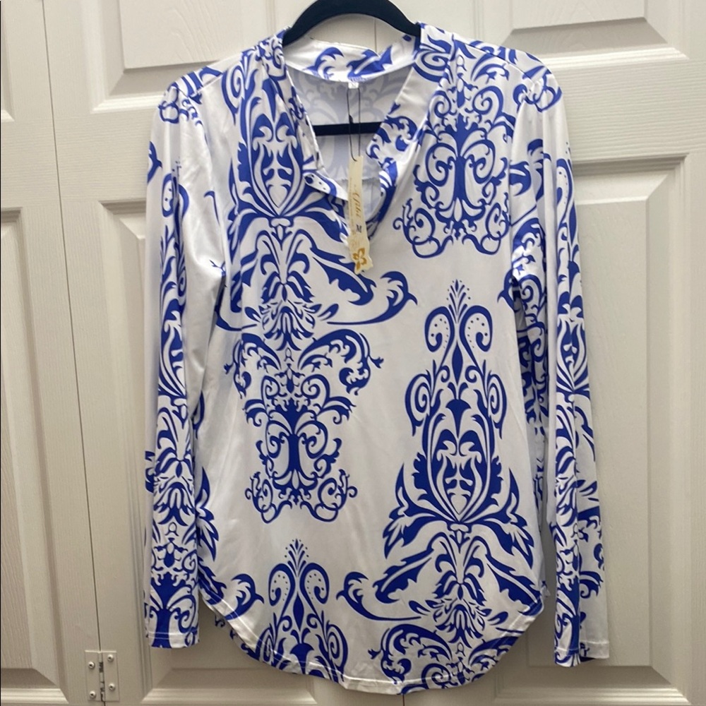 Afibi Blue and White Patterned Women's Top (M) (NWT)